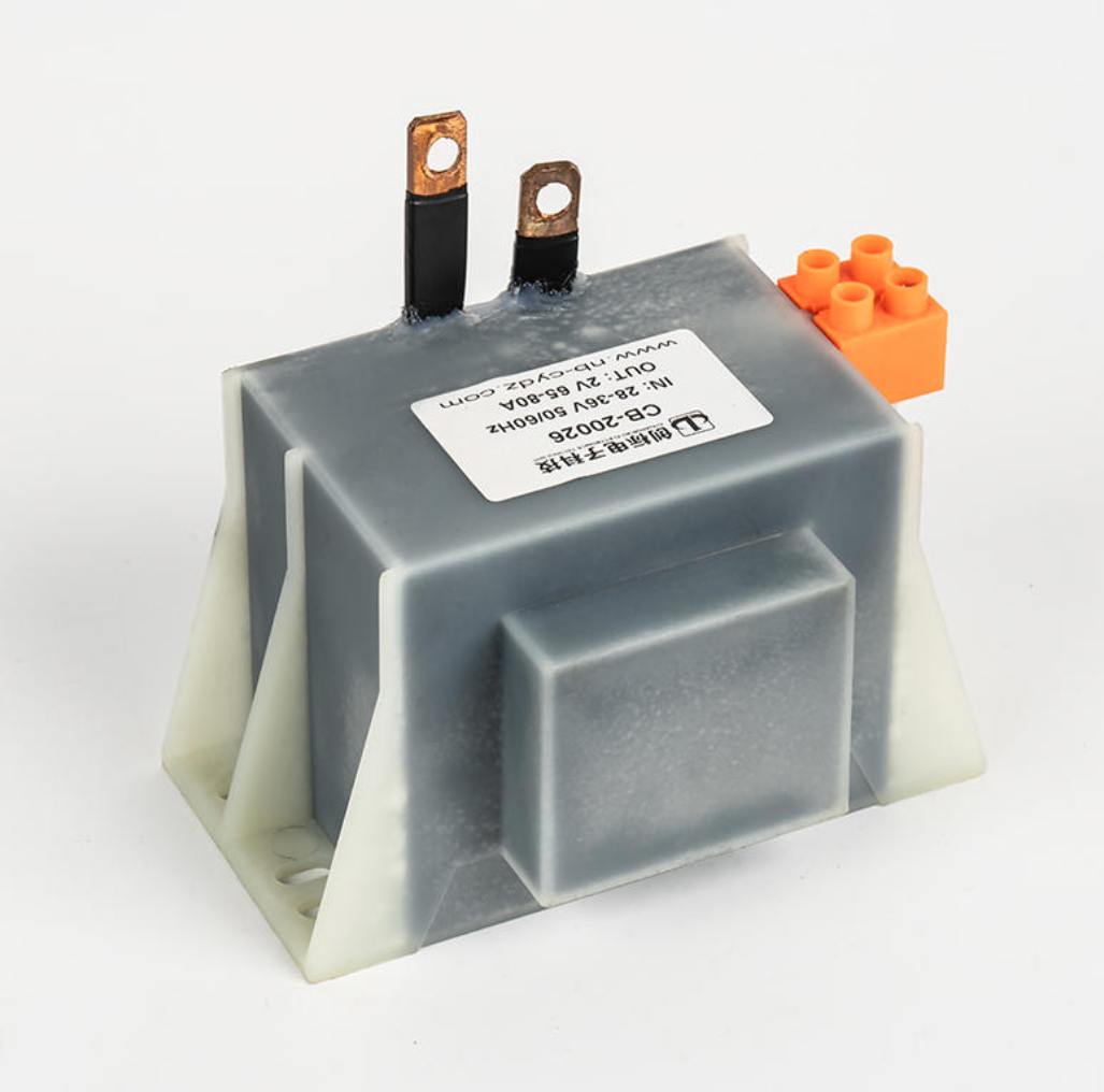 Welche Sicherheitsmaßnahmen gibt es für einen Hochstromtransformator?